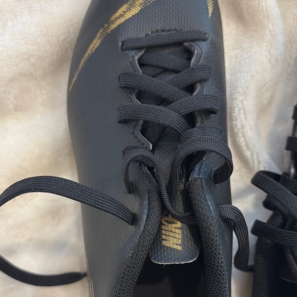 Black and Gold Athletic soccer cleats size youth 1 - Picture 5 of 8